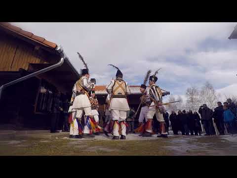 [02] Calusarii din Tarsa - Jocul calusarilor la Biserica (27 decembrie 2017)