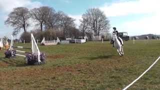 preview picture of video 'Tillyochie Atraction - Swalcliffe Park - British Eventing BE100RF - Show jumping 4th place'