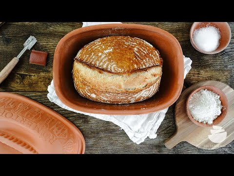 Einfaches Brot im Römertopf
