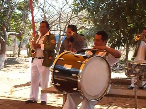 Isaac Maldonado & su banda pura raza india - Lamberto Quintero