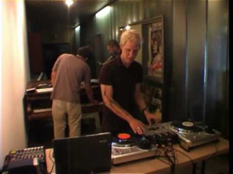 Underground Snoo - Dj VaVa Cafe ART