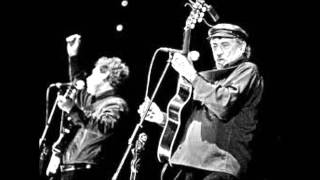 Music video thumbnail preview for Los olimareños - En el ingenio by Los Olimareños