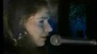 Bài hát I Listen To The Rain - Nghệ sĩ trình bày Beverley Craven