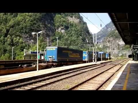 IL TRANSITO DELE E.186 CON MERCI LKW WALTER IN STAZIONE A ISELLE (VB) 27 - 6 - 2015.