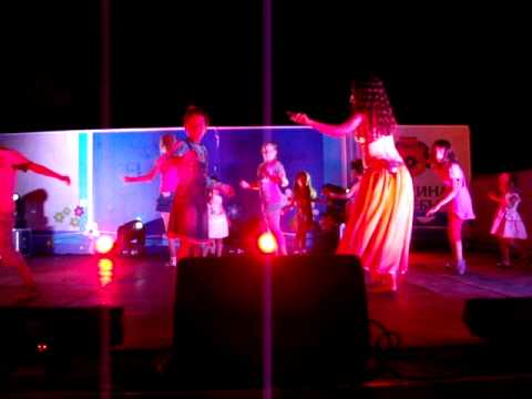 An improvised belly dance lesson with belly dance duet Emira