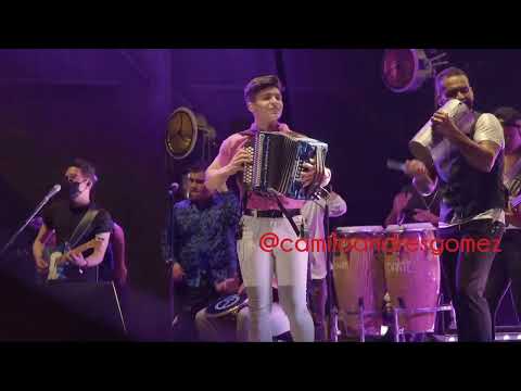 La Pareja Del Momento, Silvestre Dangond (En Vivo)