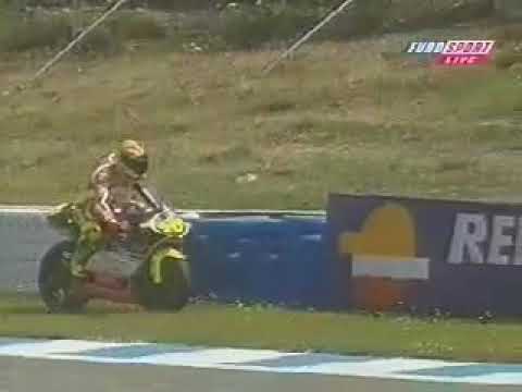 Valentino Rossi goes to the toilet - Jerez 1999