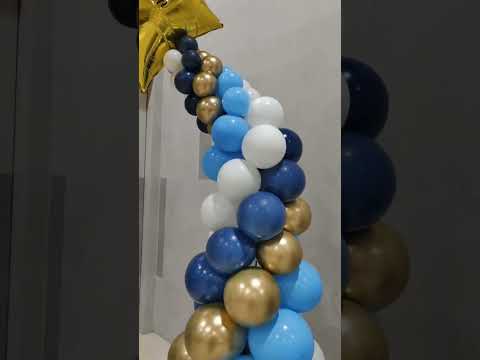 Curved Star Balloon Column