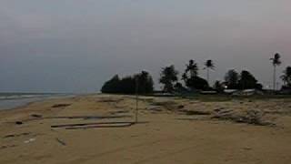 preview picture of video 'Beach at the edge of Nenasi, Pahang'