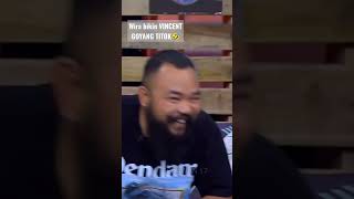 Download lagu Vincent goyang tiktok dengan sajak wira #shorts #vincent #shortvideo #tonightshow mp3