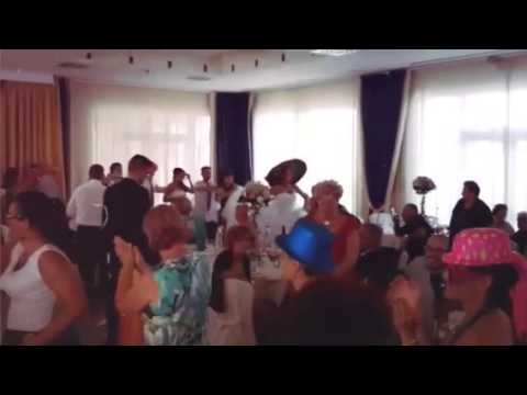 TRENINO CON GADGET DIVERTENTI MUSICA MATRIMONI - HOTEL MARA LE SALE ANIMAZIONE FRANCESCO BARATTUCCI