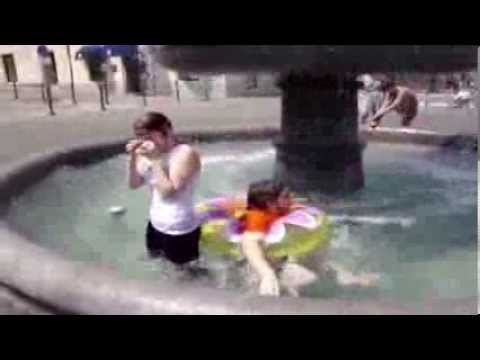 Petra Skrivarnik in Klemen Bunderla skočila v vodnjak