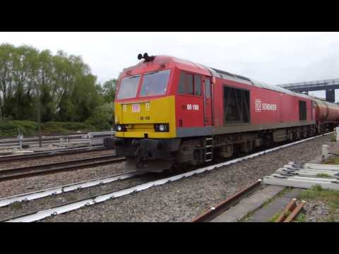 60 100 passes Swindon with Murco tank wagons