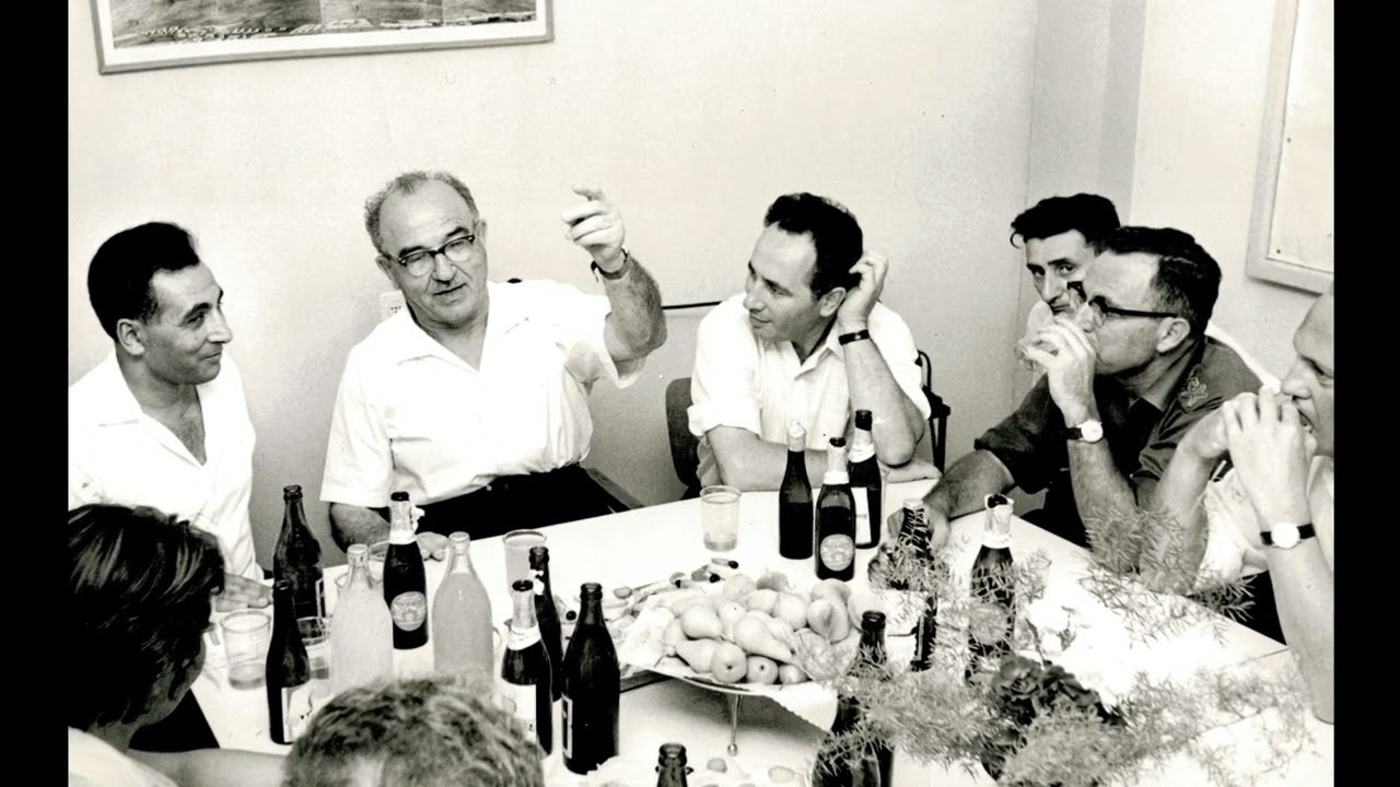 אליהו בורוכוב  אשכול במשרד האוצר