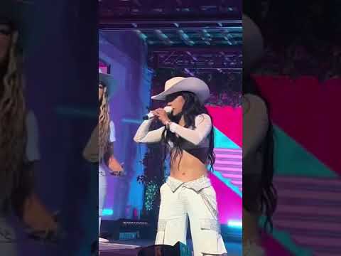 Chiquis & Becky G - CUIDADITO (En Vivo)