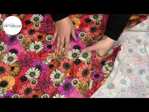 Se produktvideoen til Bomuldsjersey med blomstertæppe - multi på YouTube