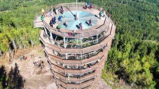 Wieża widokowa na szczycie Dzikowca w gminie Boguszów-Gorce na Dolnym Śląsku.