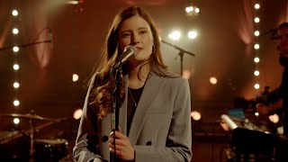 Musik-Video-Miniaturansicht zu Du fändest es schön Songtext von Madeline Juno