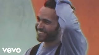 Sia é co-autora de "Champion" do Fall Out Boy