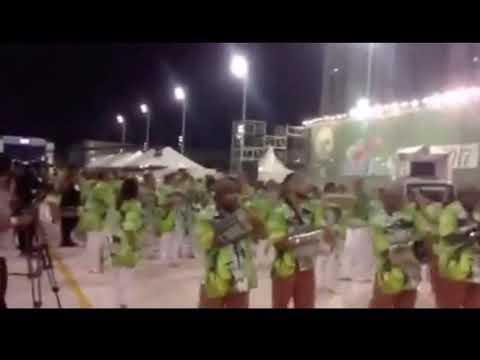 Bateria Ousadia Desfile 2017