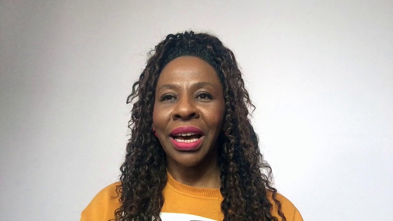 Uma conversa com Celina Nunes sobre o Decolonial na pesquisa em artes no Brasil