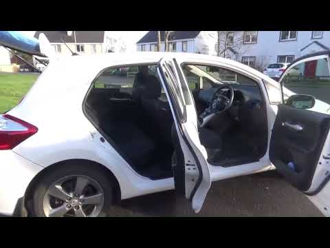 Toyota Auris Hybrid  Automatic. - Image 2