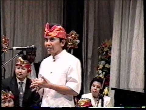 Ciaaattt...Prof. Dr. I Made Bandem (Gamelan in Brussel, 1996)