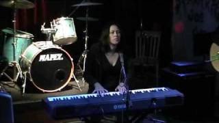 Melissa Trinchere - 'Slow and Broken' (Live)