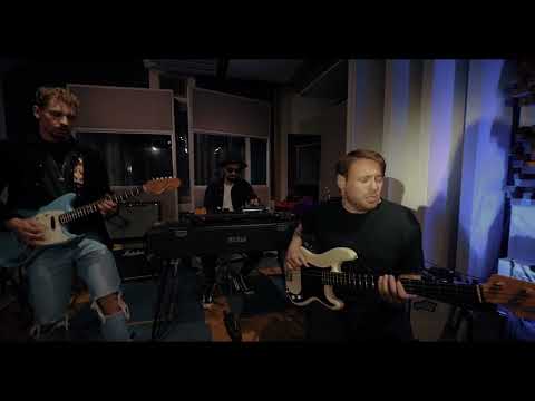 Stranski Učinki feat. ARI - Sanjam Sama