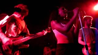 The Go! Team, running range @ tunnel, milano, 14/03/2011