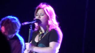 Kelly Clarkson - Walking After Midnight (Allegan)