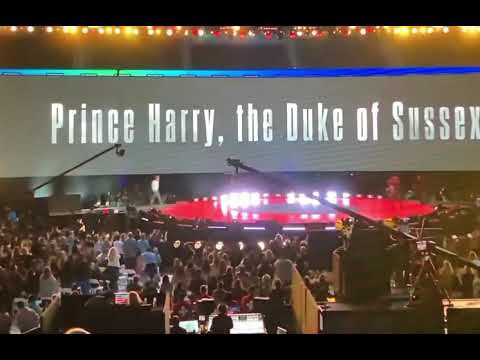 Global citizen standing ovation for Prince Harry Lovett vaccine equality for the world 🌍