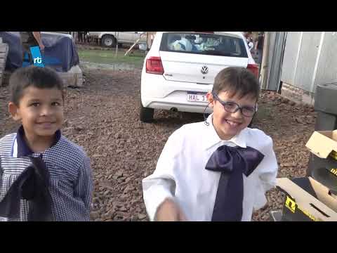 EMOCIONANTE COMO CANTARON EL HIMNO URUGUAYO DOS NIÑOS DE PUEBLO CUARÓ EN ARTIGAS