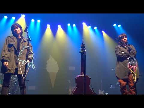 1/3 Tegan & Sara Soundcheck - Long Q&A @ The Vic, Chicago, IL 11/05/22