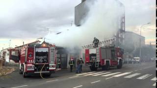 Incendio en unos locales en la carretera de Medina