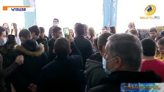 «Ինքն էստեղ անելիք չունի».Աբովյանի թիվ 1 դպրոցի տնօրենի դեմ ցույցերը շարունակվում են