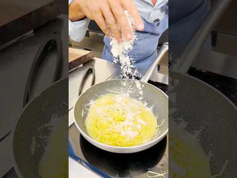 LA PASTA DEI CORN*TI 🤘 #shorts #cibo #chefmaxmariola