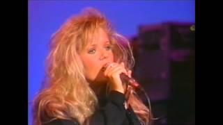 Amie Comeaux - Blue (Live @ Wild Horse Saloon)