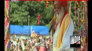 Asaram Bapu again wastes lakhs of litres of water spraying on devotees in Surat