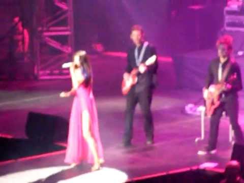 Middle Of Nowhere - Selena Gomez & The Scene live in Chile 30.01.2012