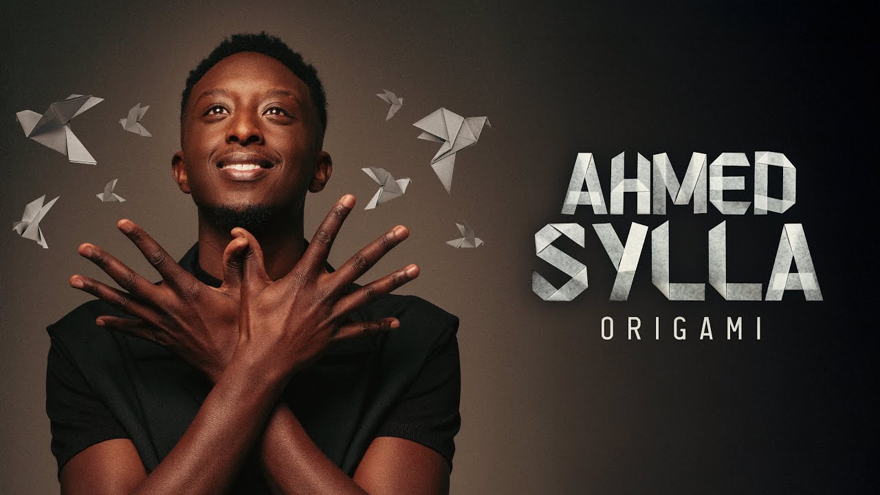 Miniature de la vidéo AHMED SYLLA : ORIGAMI (2025) - Bande-annonce | 4K - VF du film Ahmed Sylla - Origami