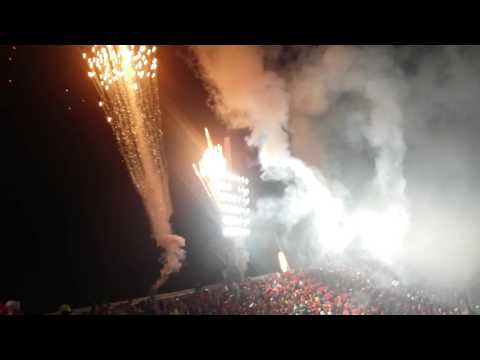 "Así se vive la liguilla en el Pirata Veracruz vs Pumas Apertura 2015" Barra: Guardia Roja &bull; Club: Tiburones Rojos de Veracruz