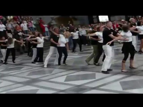 flashmob zouk centraal station Antwerpen 16 september2012