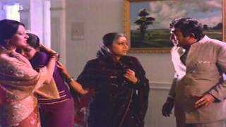Download lagu Sanjeev Kumar slaps his daughter | Yeh Hai Zindagi mp3 Download lagu Sanjeev Kumar slaps his daughter | Yeh Hai Zindagi mp3