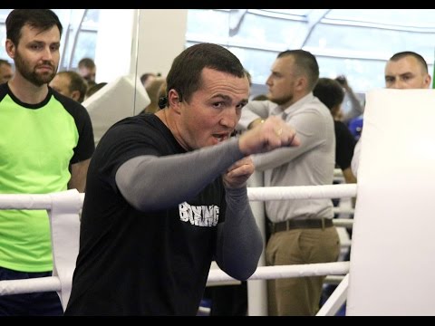 Чемпион мира по боксу Денис Лебедев показал в Воронеже секретные приёмчики