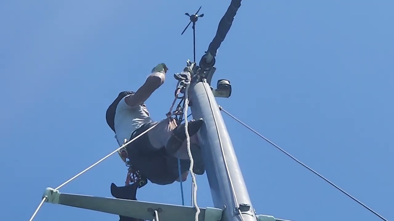 Mast climbing SRT replacing wind speed/direction indicator