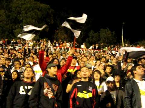 "OHHH ES xN SENTIMIENTO KE SE LLEVA DENTRO DE MI CORAZON (8)" Barra: Garra Blanca • Club: Colo-Colo • País: Chile