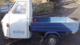 preview picture of video 'FAST Piaggio Ape - Drifting and tyre smoke. FAST Vespa'