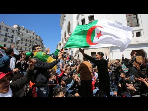شاهد احتجاجات في الجزائر ضد تعيين عبد القادر بن صالح رئيسا مؤقتا للبلاد…