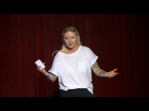 Oaia neagră - O poveste de succes | Dishy Ledán | TEDxTârguMureș